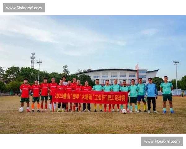 聚焦绿茵激情瞬间的全景足球赛事直播观赛盛宴实时解析与互动体验 聚焦绿茵激情瞬间的全景足球赛事直播观赛盛宴实时解析与互动体验